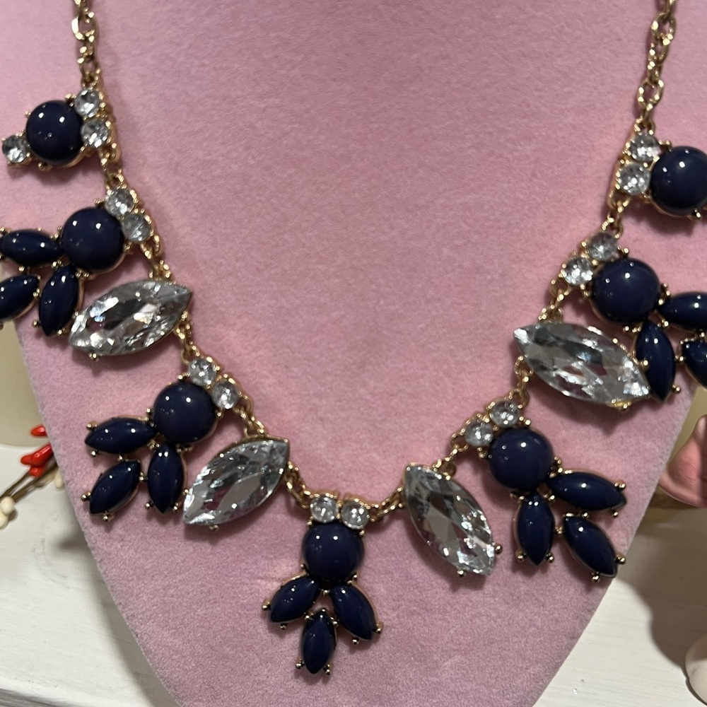 Elegant Blue and Silver Statement Necklace